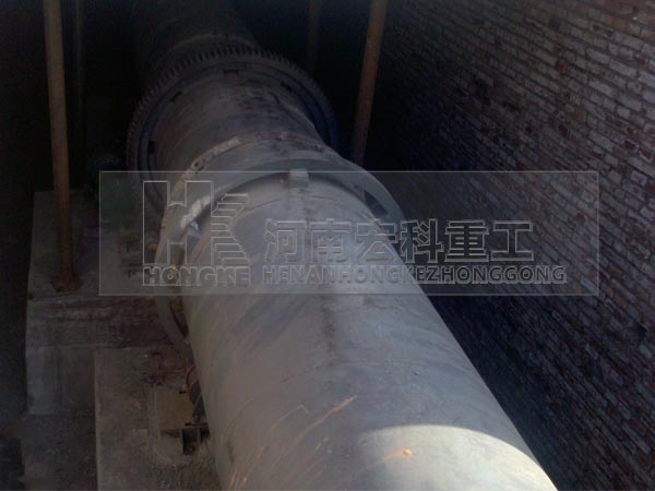 新疆哈密雙段陶?；剞D(zhuǎn)窯生產(chǎn)現(xiàn)場(chǎng)